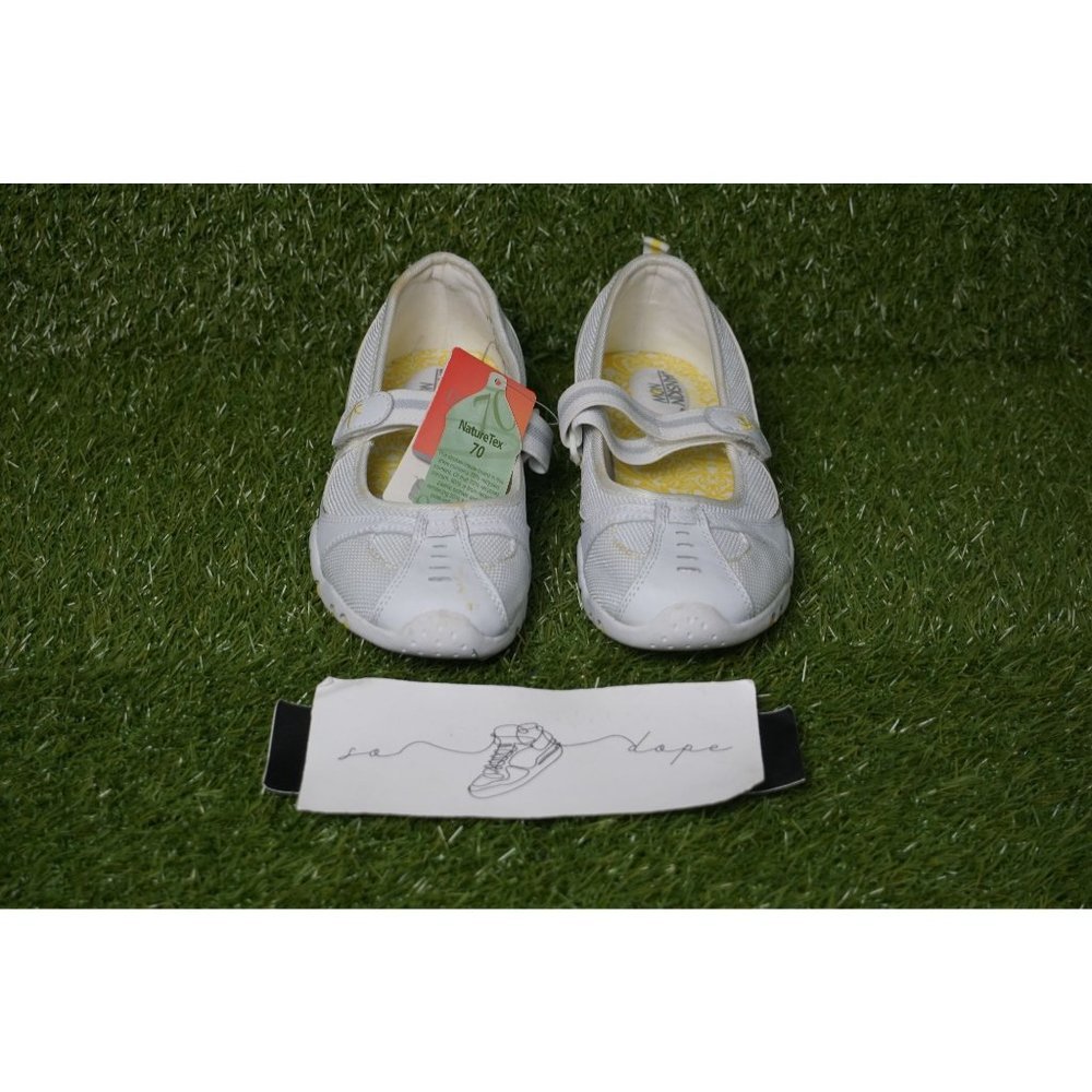 Danskin Now Leather White Flats - Women's 7 - Picture 4 of 8